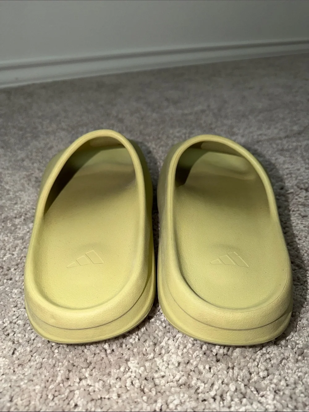 Yeezy Slide in Light Olive Green